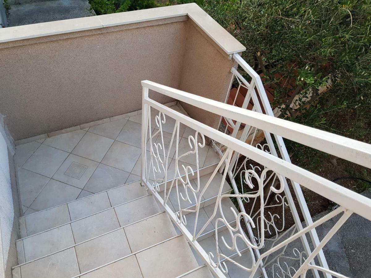Holiday House "Villa Flora" Sibenik Luaran gambar