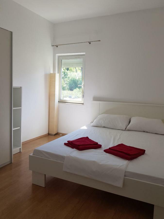 Holiday House "Villa Flora" Sibenik Luaran gambar