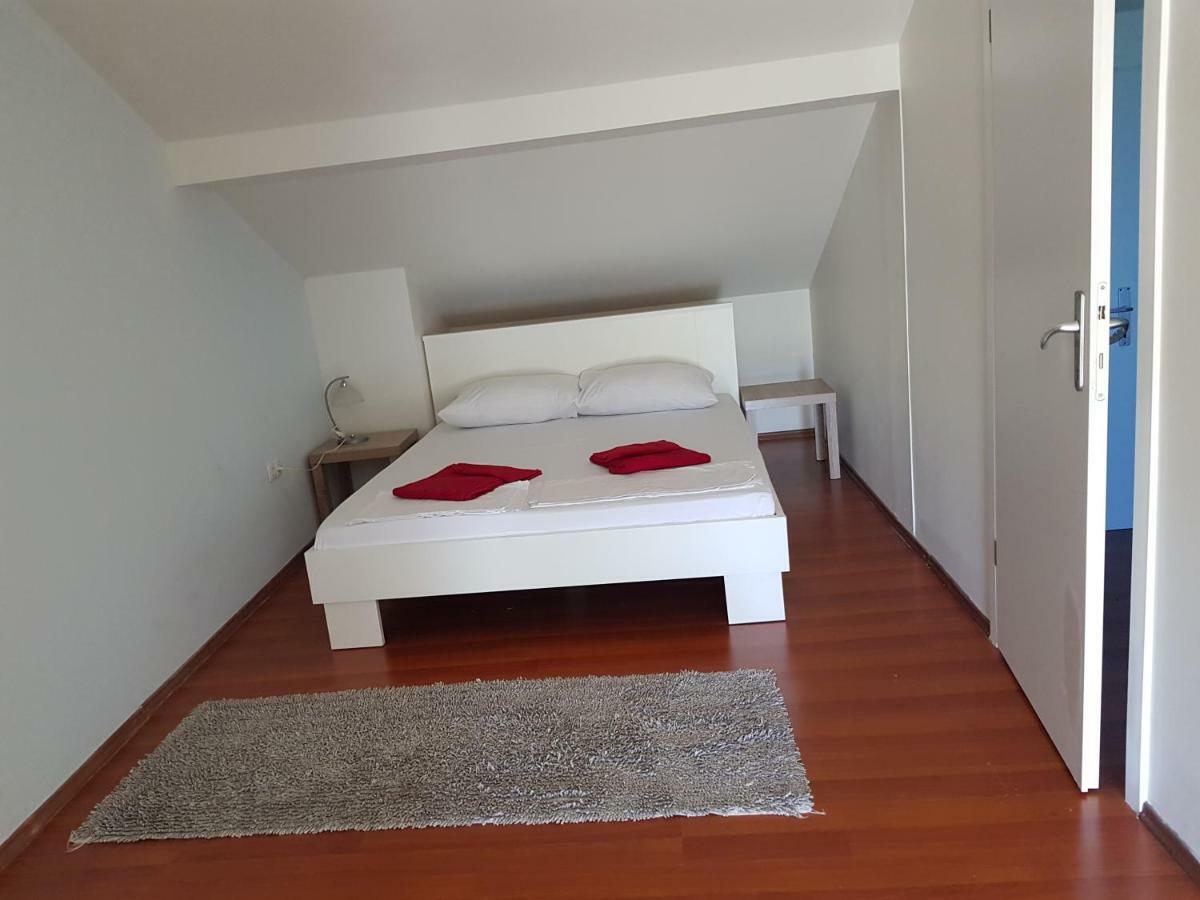 Holiday House "Villa Flora" Sibenik Luaran gambar