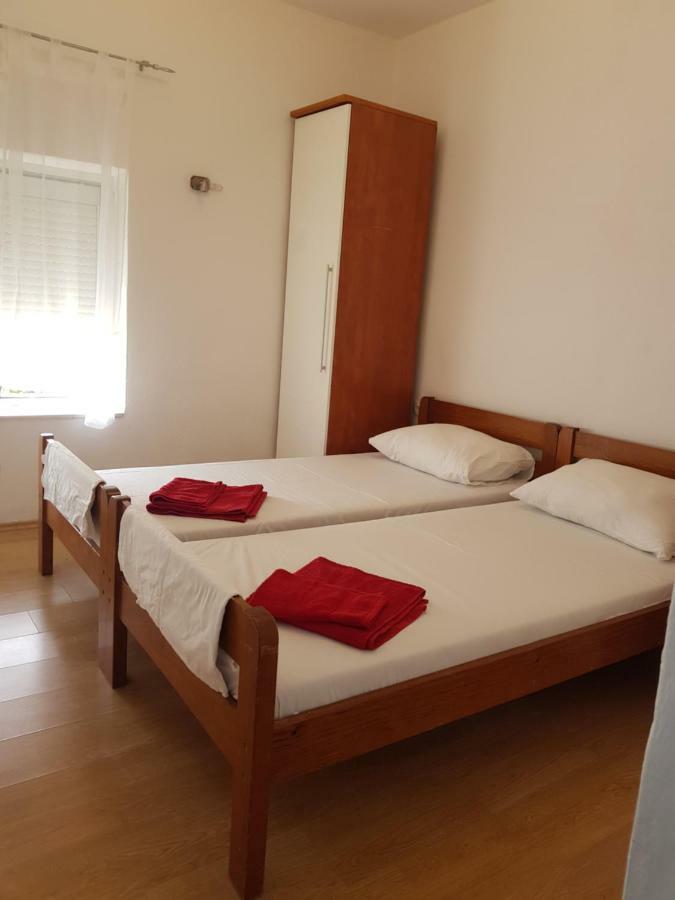 Holiday House "Villa Flora" Sibenik Luaran gambar